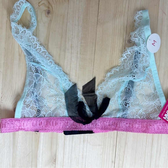 Cosmopolitan Bra and Panty Set. Size Medium, New with tags. - Picture 5 of 7